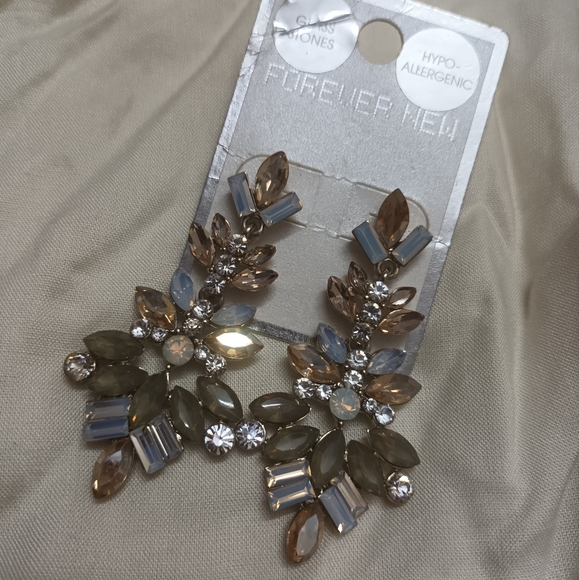 Beautiful earrings - Picture 2 of 6